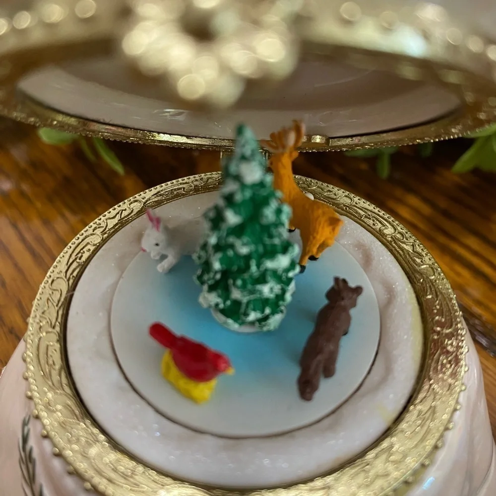Mr. Christmas Musical Cardinal Hinged‎ Trinket/Music Box 4.5